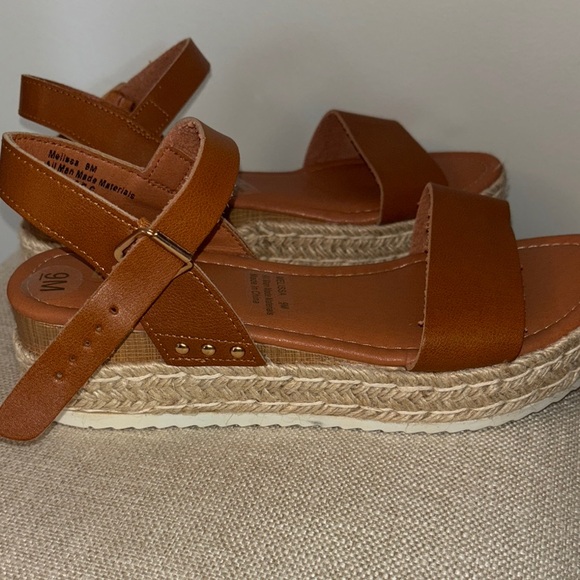 CUSHIONAIRE Women's Melissa Espadrille Platform Wedge Sandal - Picture 5 of 7